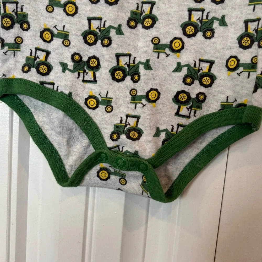 John Deere Gray And Green Tractor Bodysuit Size 3-6 Months‎